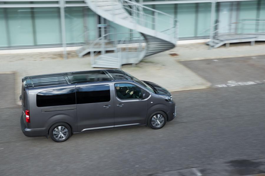  Toyota ProAce Verso VIP 2018 года  (UK) (фото 2 из 30)
